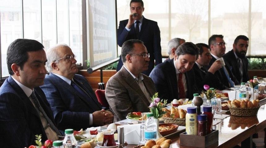 Bakan Bozdağ: &ldquo;manşetleri Yalanlar &Uuml;zerine İnşa Ediyor&rdquo;