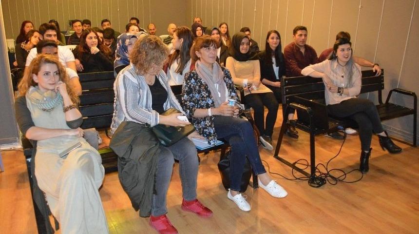 Sığınmacı Ve T&uuml;rk Ailelerin &Ccedil;ocuklarının Uyum Sorunlarına &Ouml;rnek Projeler