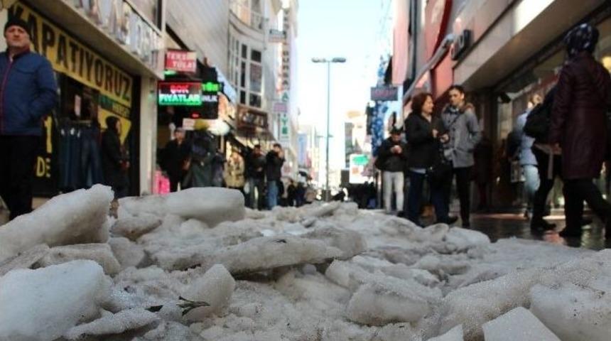 Kar Yağışı Esnafı Olumsuz Etkilendi