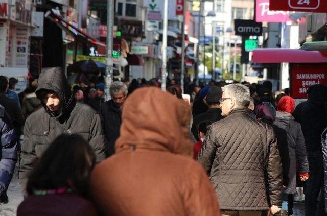 Kar Yağışı Esnafı Olumsuz Etkilendi