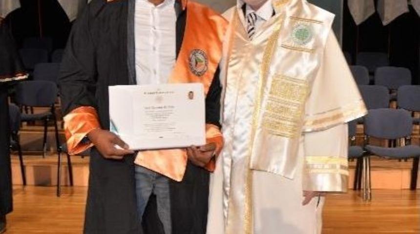 G&uuml;z D&ouml;nemi Mezunlarının Diploma Sevinci