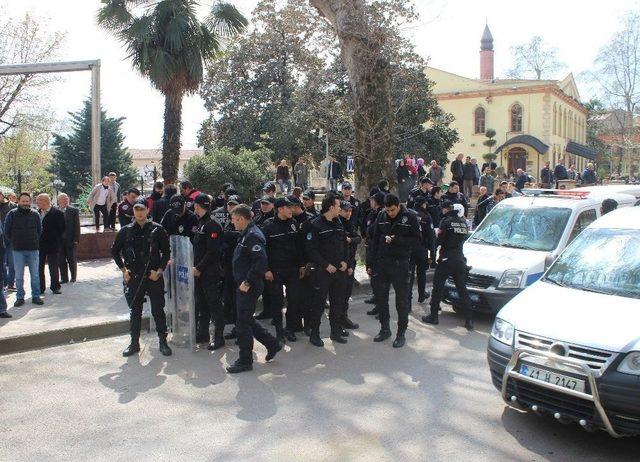 İzinsiz ’hayır’ Standına Polis Müdahalesi: 2 Gözaltı