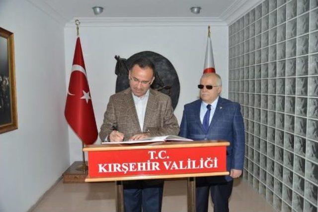 Adalet Bakanı Bozdağ: Fetö Ile En Etkin Mücadeleyi Türk Yargısı Yürütüyor