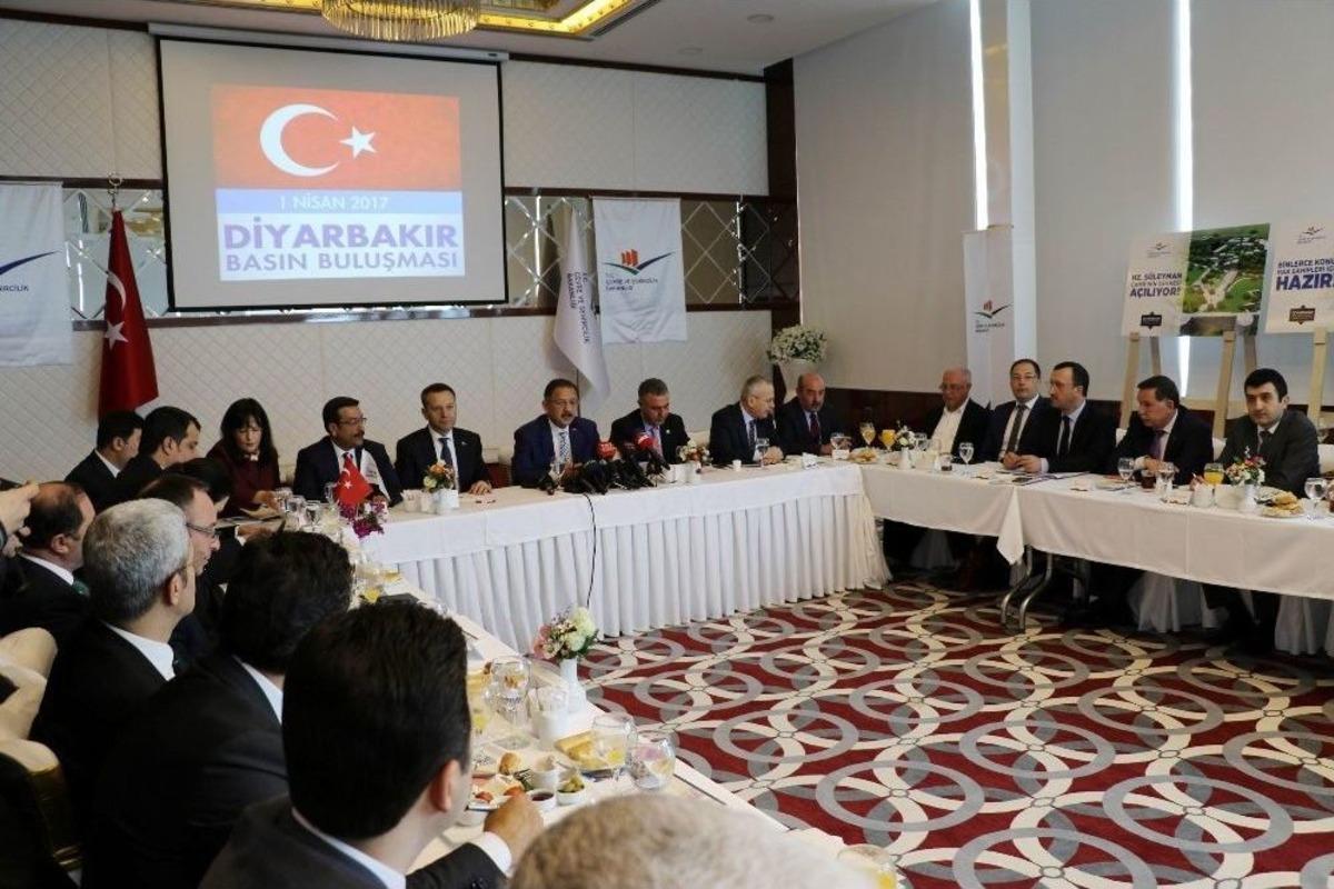 Bakan &Ouml;zhaseki Ter&ouml;rden Hasar G&ouml;ren 7 B&ouml;lgede 10 Milyar Liralık Yatırım Yapılacağını A&ccedil;ıkladı