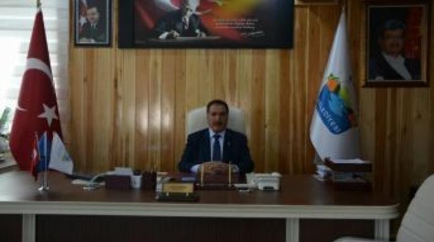 Başkan Akdemir, Sokak Sokak Gezerek Yeni Anayasayı Anlatıyor