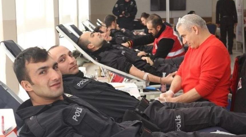 Karaman&rsquo;da Polis Adayları Kan Bağışında Bulundu