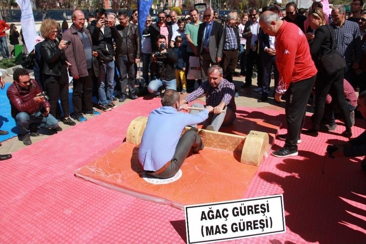 Oklar, Bu Kez Ulu Fatih&rsquo;in Anısına Yaydan Fırladı