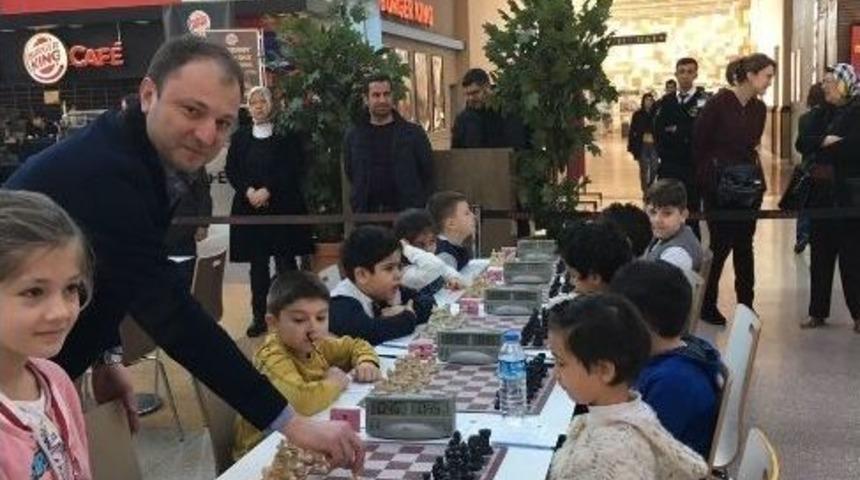 Piazza&rsquo;da 4. Geleneksel Satran&ccedil; Turnuvası Başladı