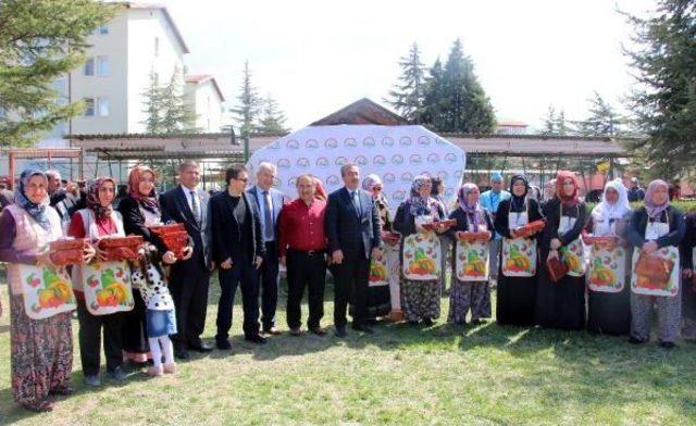 Kadınlar En Iyi Kuru Fasulye Ve Bulgur Pilavı Için Yarıştı