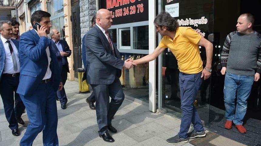Ak Parti&rsquo;li Vekil G&uuml;rcistan&rsquo;da &lsquo;evet&rsquo; Turuna &Ccedil;ıktı
