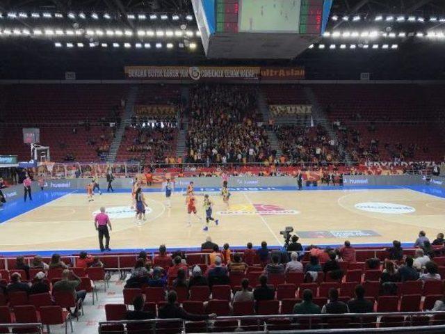 Galatasaray-Fenerbahçe Kadın Basketbol Maçından Fotoğraflar