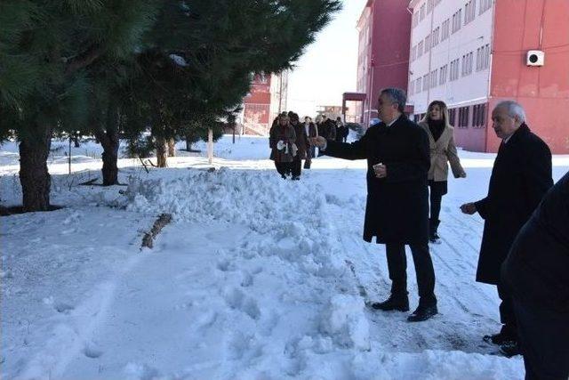 Omü Yönetimi Kuşlara Yem Bıraktı 2