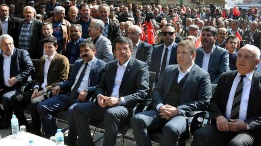Bakan Zeybekci'den Takım Elbise S&ouml;z&uuml;