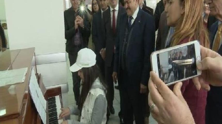 Fotoğraflar // Bakan Eroğlu: (Almanya) İnşallah Yakında B&uuml;t&uuml;n Gazeteler T&uuml;rk&ccedil;e Basılır