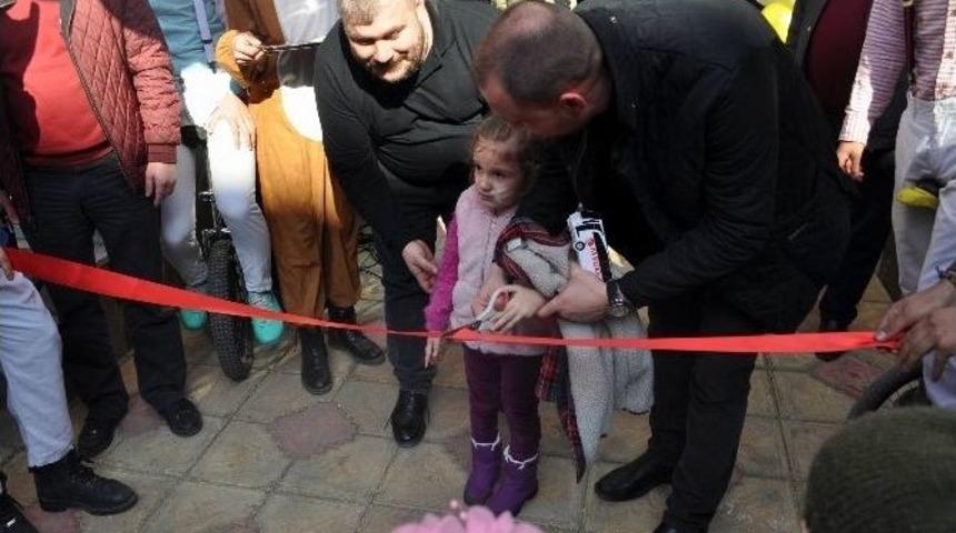 Şehit Kızı K&uuml;&ccedil;&uuml;k Elif &rsquo;&ccedil;ocuk Festivali&rsquo;nin A&ccedil;ılış Kurdelesini Kesti