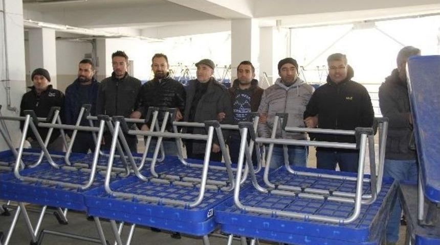 Kuşadası&rsquo;nda Tekstil Pazarı Esnafından Tepki