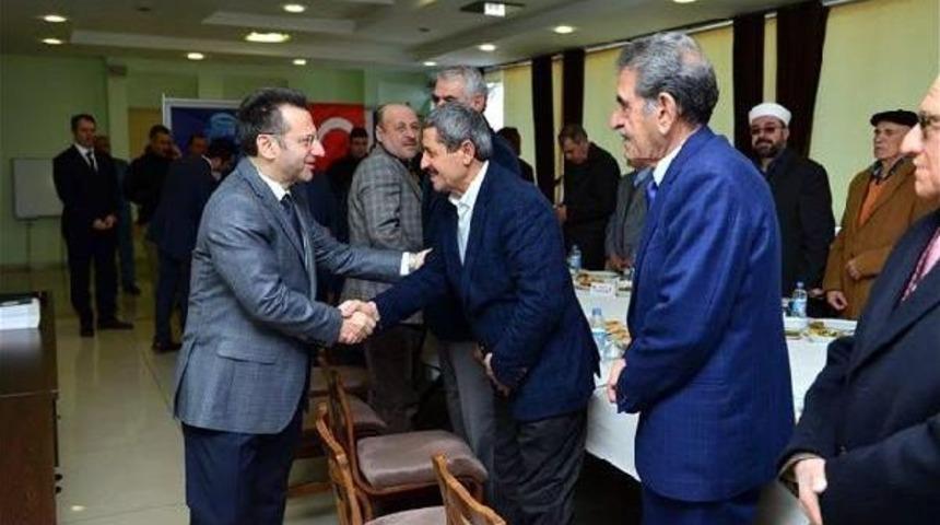Diyarbakır Valisi Aksoy, Kanaat &Ouml;nderleriyle Yemekte G&ouml;r&uuml;şt&uuml;