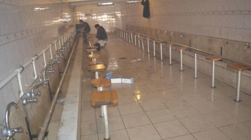 1 Tl&rsquo;ye Kızan Başkan Tuvaletleri &Uuml;cretsiz Yaptı