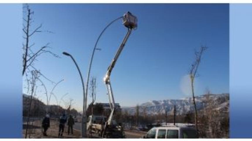 &Ccedil;ankırı&rsquo;da Aydınlatma Direkleri Bakıma Alındı