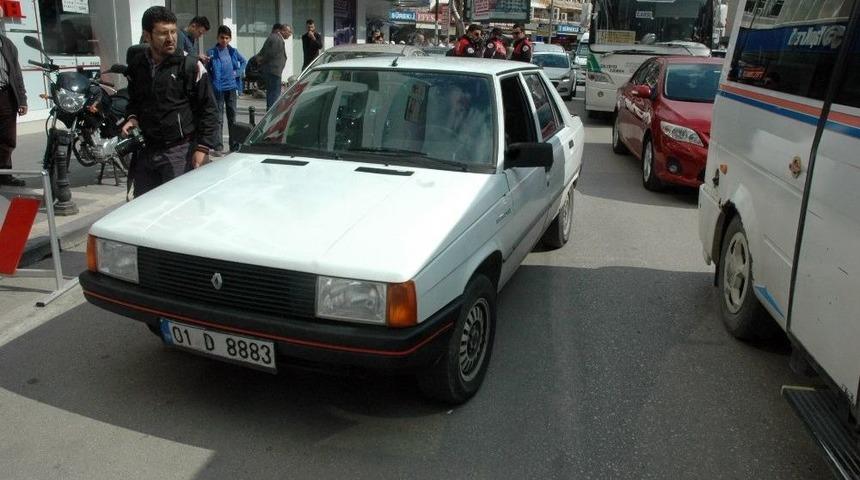 Polis Uyuşturucu Satıcılarını Kıskıvrak Yakaladı