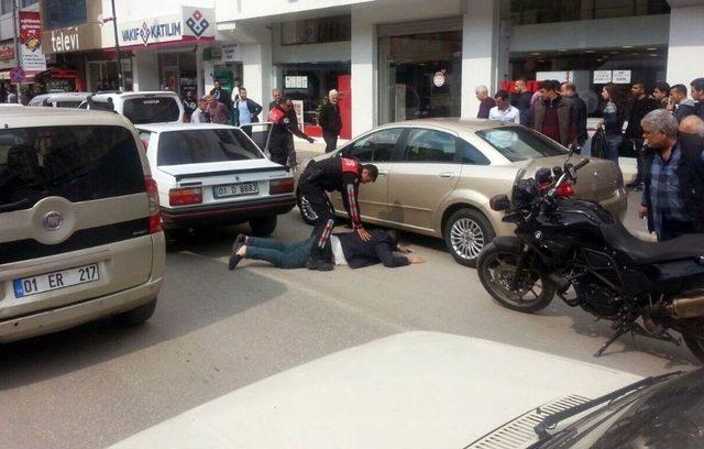 Polis Uyuşturucu Satıcılarını Kıskıvrak Yakaladı