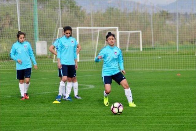 U19 Kadın Milli Takımı Manavgat'ta Kampa Girdi