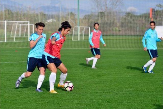 U19 Kadın Milli Takımı Manavgat'ta Kampa Girdi