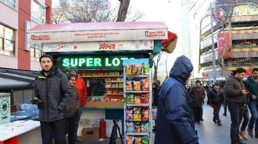 S&uuml;per Loto &Ccedil;ılgınlığı Başkenti Sardı