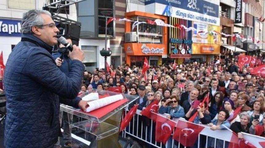 Başkan Bateri &Ccedil;aldı, Karşıyakalılar İzmir Marşı S&ouml;yledi