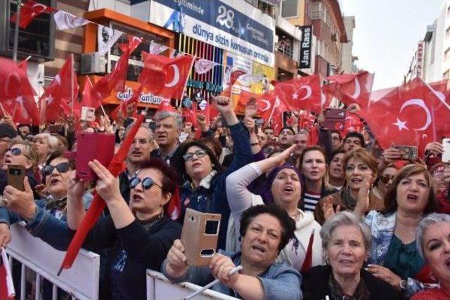 Başkan Bateri Çaldı, Karşıyakalılar İzmir Marşı Söyledi