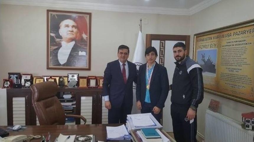 T&uuml;rkiye Şampiyonu Başkan Yal&ccedil;ın&rsquo;ın Makamında