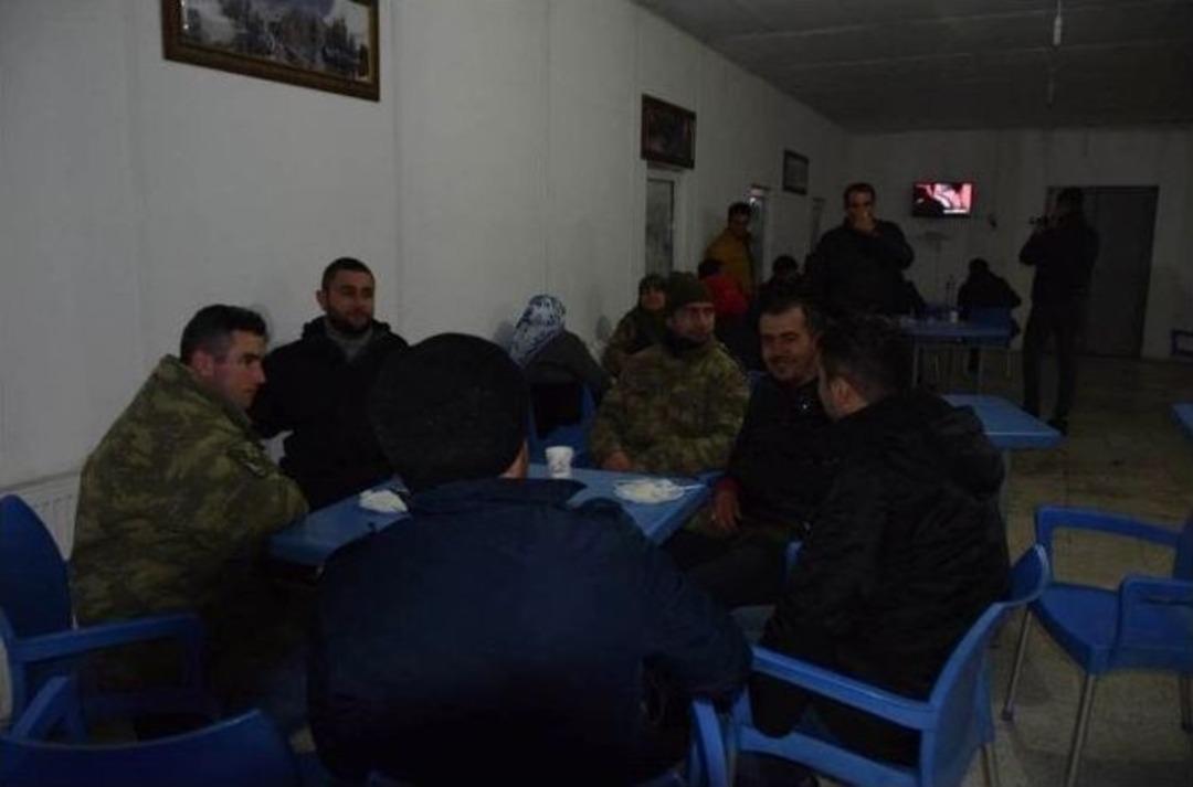 Tipi Nedeniyle Kapanan Yolda Mahsur Kalan Vatandaşların İdmanına Mehmet&ccedil;ik Yetişti