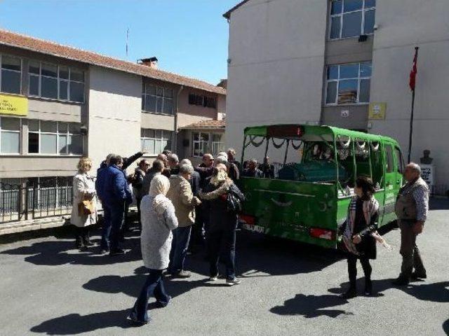 40 Yıllık Öğretmenin Cenazesini Eski Öğrencileri Kaldırdı