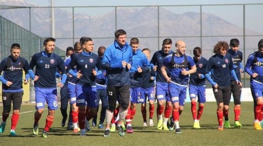 Karab&uuml;kspor 2 Oyuncu Yabancı Kontenjanına Takıldı