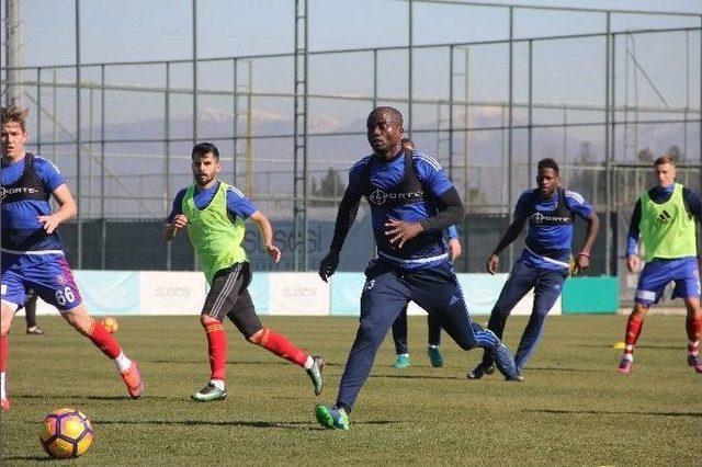 Karabükspor 2 Oyuncu Yabancı Kontenjanına Takıldı