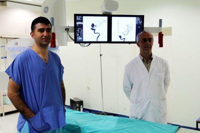 65 Yaşındaki Kadına Kasığından Beyin Ameliyatı Yapıldı 1