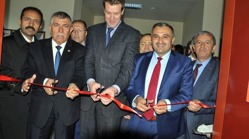 Yeni Tarım Binasının Temel Atma T&ouml;reninde Develiler Tek Y&uuml;rek Oldu