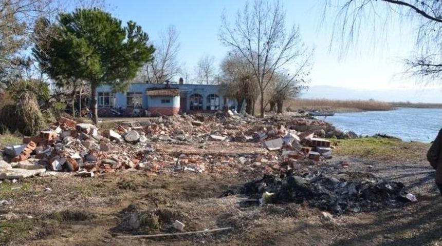 &Ccedil;akırca Sahilinin &Ccedil;ehresi Değişiyor