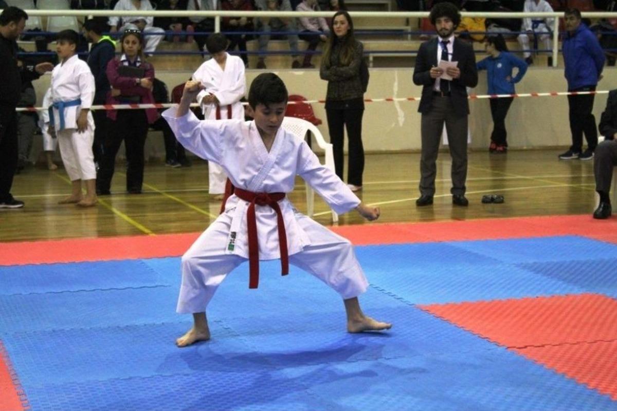 Ayvalık&rsquo;ta T&uuml;rkiye Karate Grup Şampiyonası Heyecanı Başladı