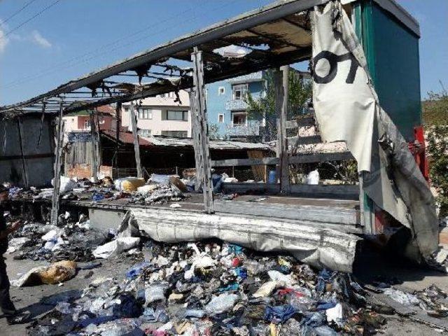 Balataları Tutuşan Tır ın Dorsesi Yandı 2