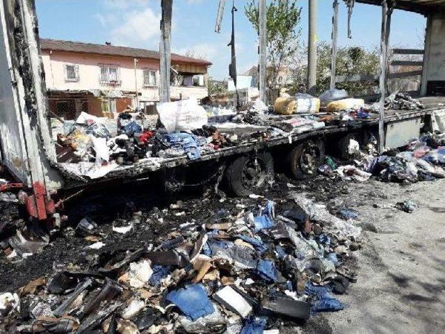 Balataları Tutuşan Tır ın Dorsesi Yandı 3