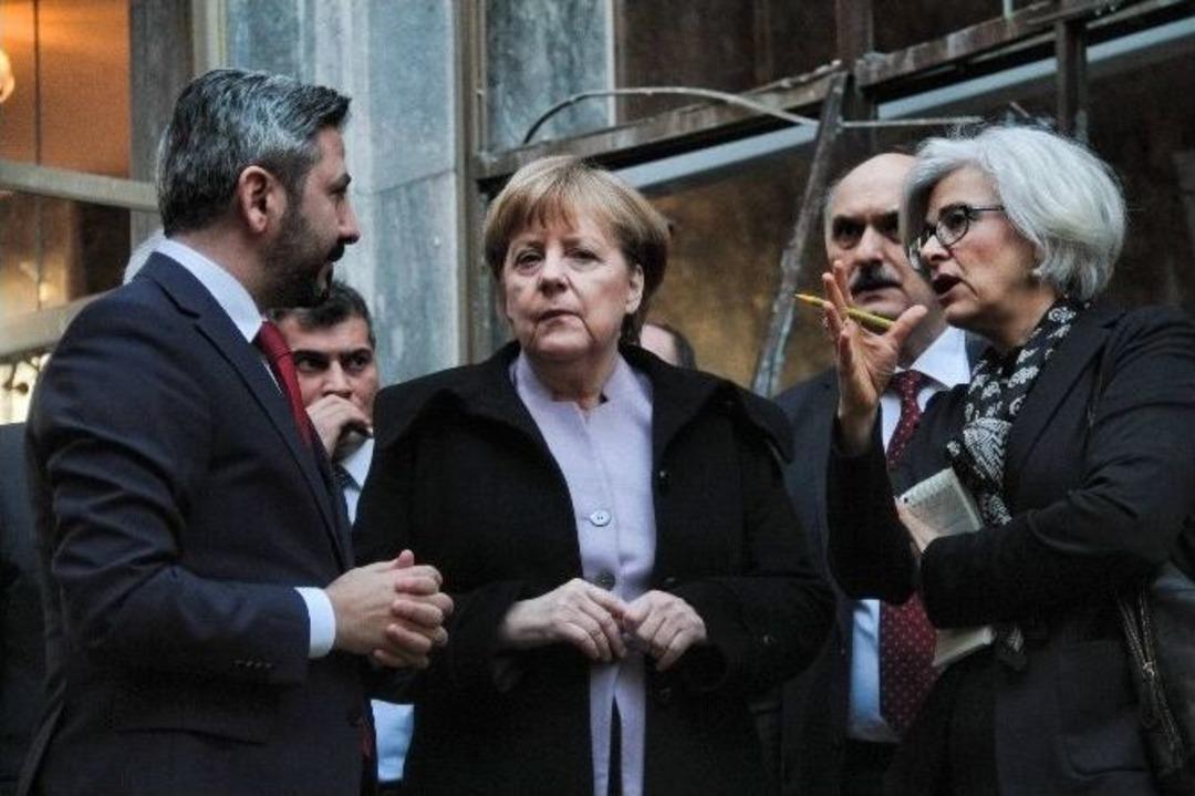 Merkel, Tbmm&rsquo;de Fet&ouml;&rsquo;c&uuml; Ter&ouml;ristlerin Bombaladığı B&ouml;l&uuml;mleri Gezdi