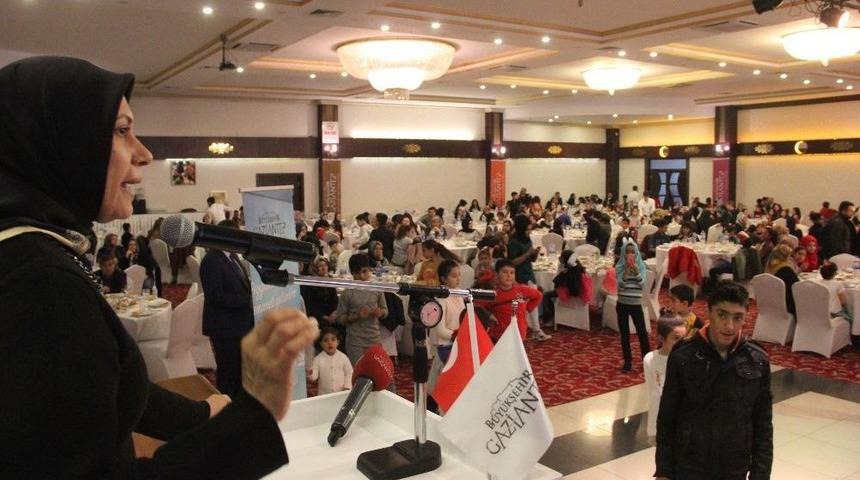 Milletvekili &Ccedil;elik Yetimlerle Buluştu