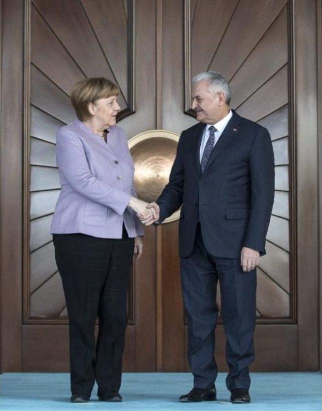 Başbakan Yıldırım Ile Almanya Başbakanı Angela Merkel Bir Araya Geldi