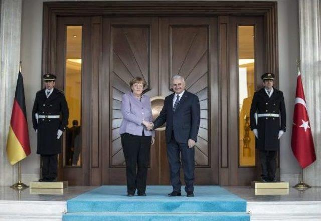 Başbakan Yıldırım Ile Almanya Başbakanı Angela Merkel Bir Araya Geldi