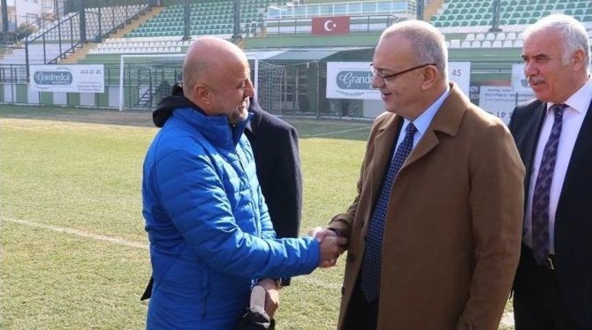 Başkan Erg&uuml;n Futbolculara Umut Aşıladı