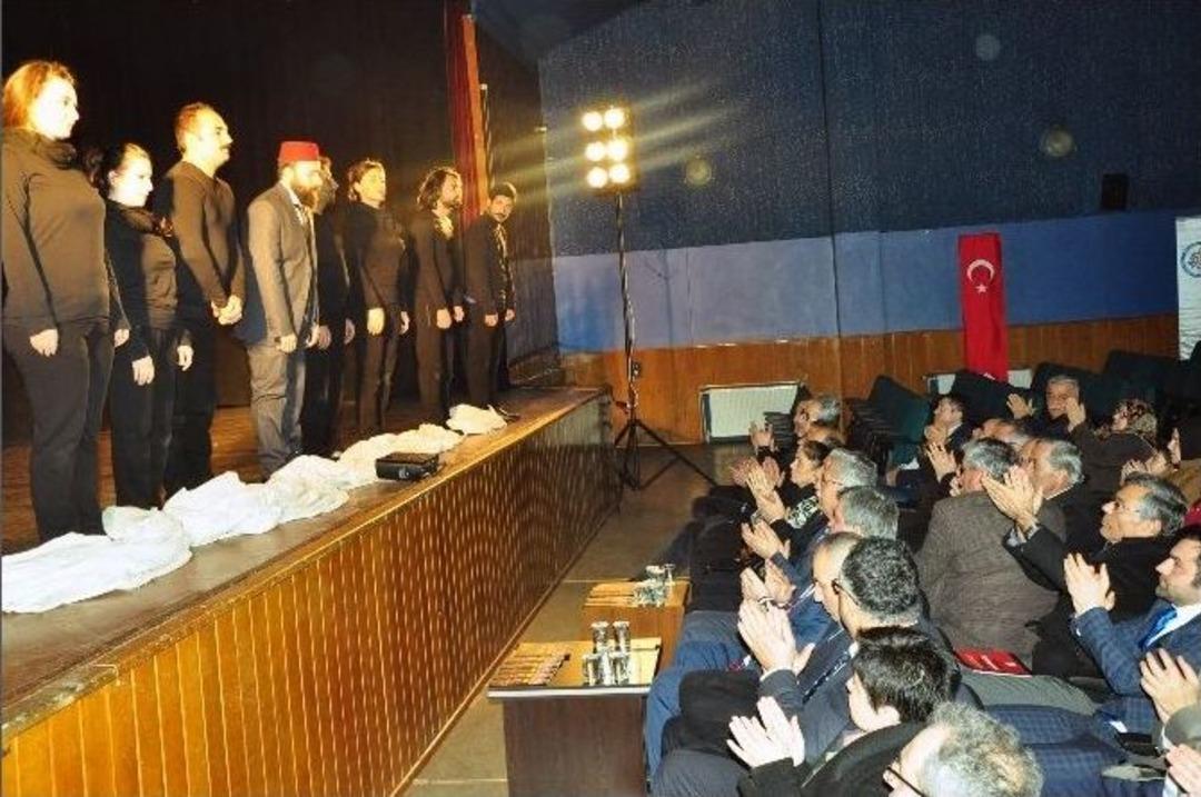 15 Temmuz Şehitleri Anasına Tiyatro Oyunu Sergilendi