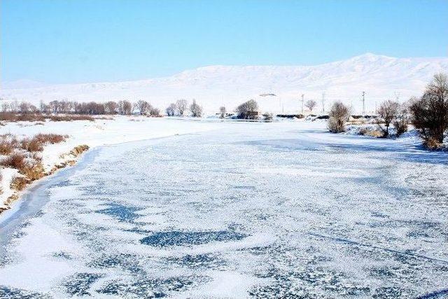 Sızır Şelalesi Buz Tuttu 2