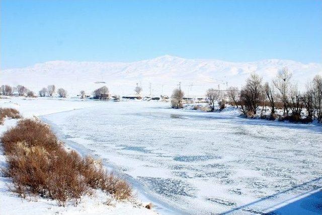 Sızır Şelalesi Buz Tuttu 3