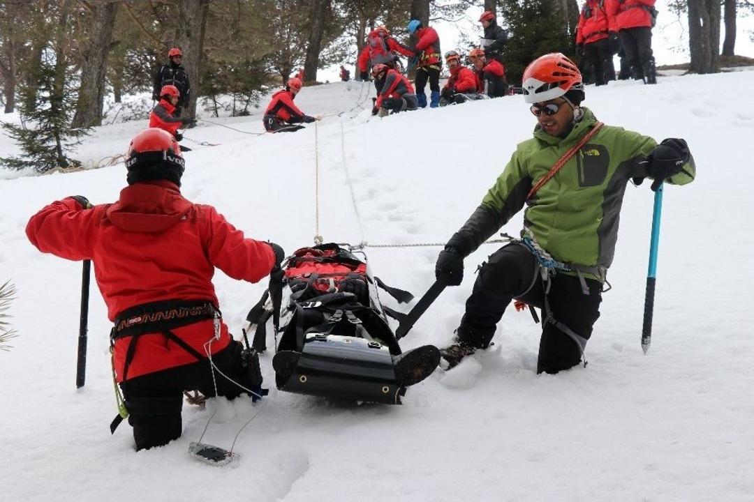 Afad Ekiplerinden Zigana&rsquo;da Nefes Kesen Tatbikat